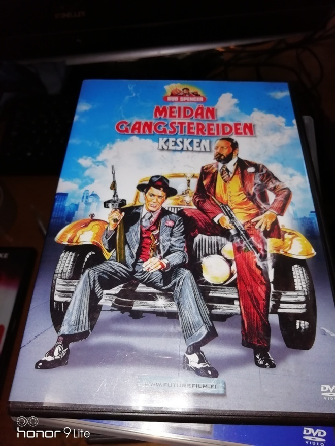 Meidän ganstereiden kesken
