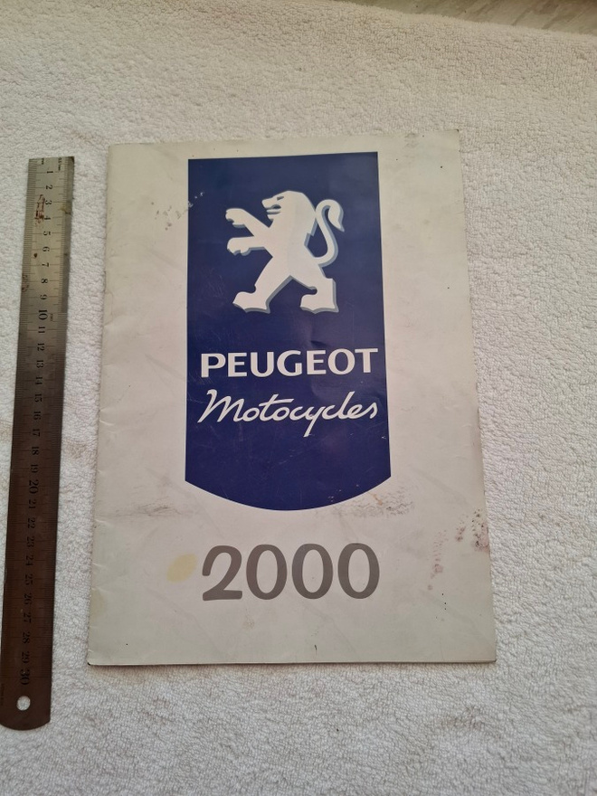 Peugeot Motocycles 2000 esite skootterit
