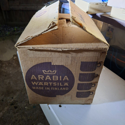 Arabia Neilikka 23 osaa – KÄYTTÄMÄTÖN, AVAAMATON TEHTAAN PAK