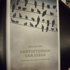 Aila Ruoho: VARTIOTORNIN VARJOSSA (1.p.2015) Sis.postikulut - pikkukuva 1