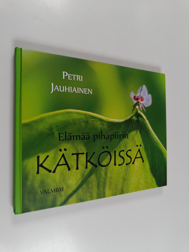 Petri Jauhiainen : Elämää pihapiirin kätköissä
