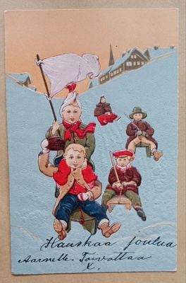 Lapset laskemassa mäkeä, kohop., k. k-k