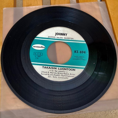 JOHNNY: Takaisin luontoon * Kahden sateessa* FIN 1967