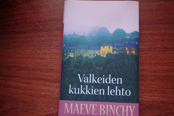 Maeve Binchy: Valkeiden kukkien lehto (2007)