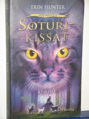 Erin Hunter : SOTURIKISSAT  KESKIYÖ
