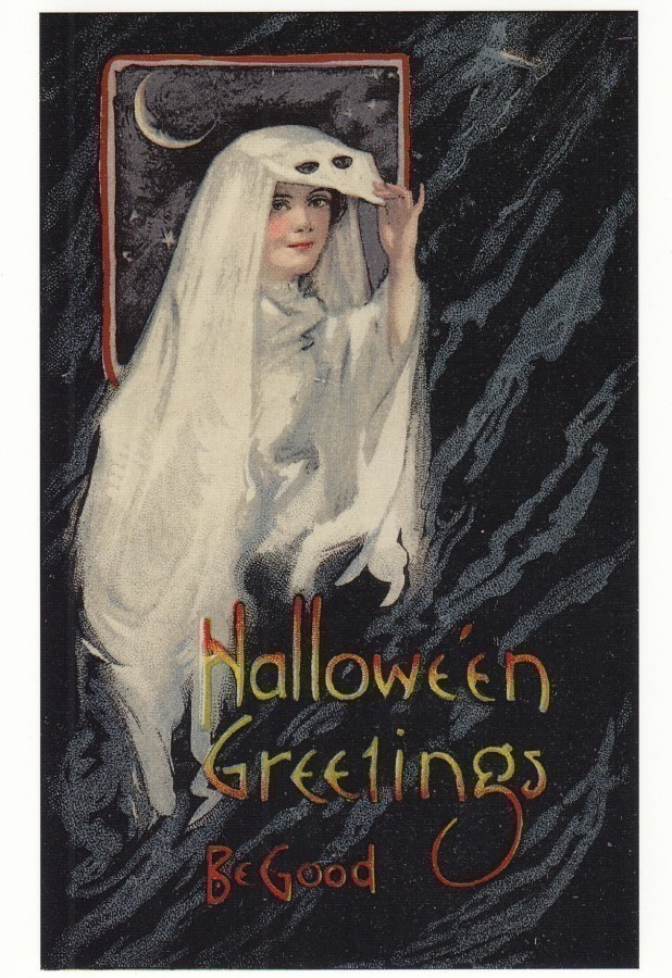 Halloween nainen valkoisissa vaatteissa
