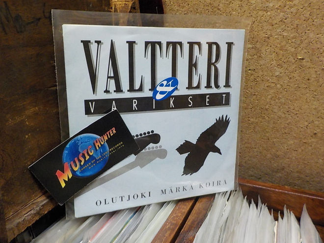 VALTTERI & VARIKSET - OLUTJOKI / MÄRKÄ KOIRA M-/M- 7"