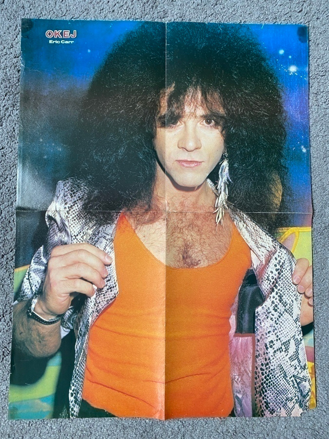 Eric Carr KISS juliste ja Taskupokkari 