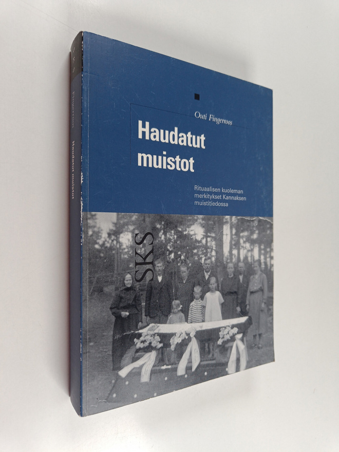 Outi Fingerroos : Haudatut muistot : rituaalisen kuoleman...