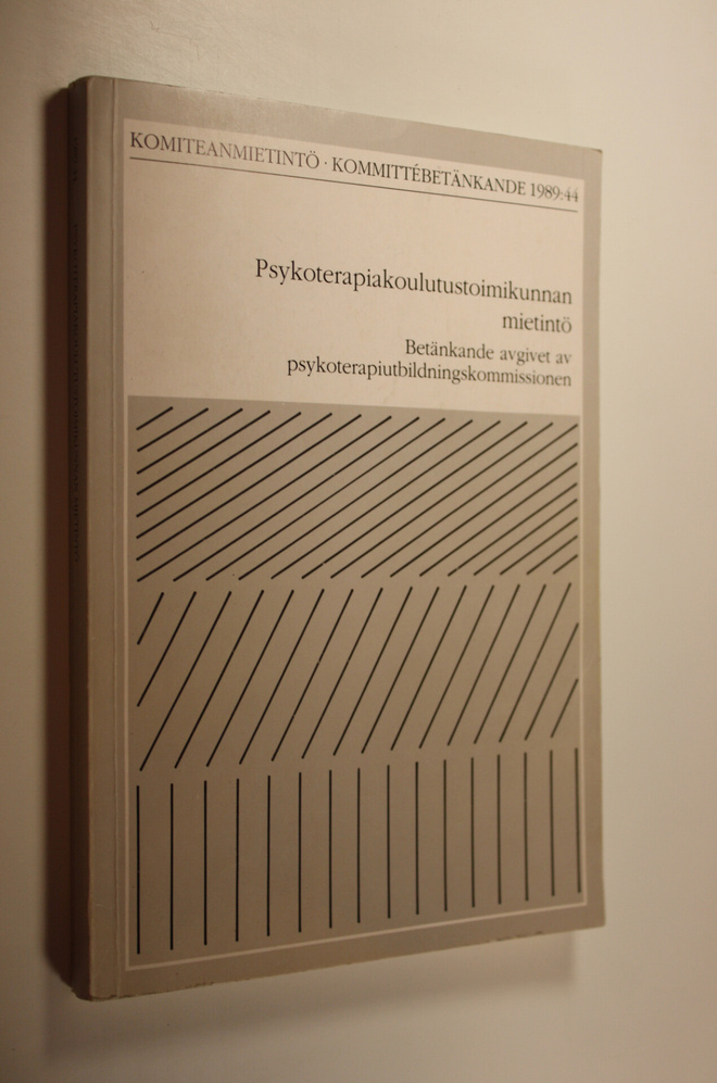 Psykoterapiakoulutustoimikunnan mietintö = Betänkande avg...