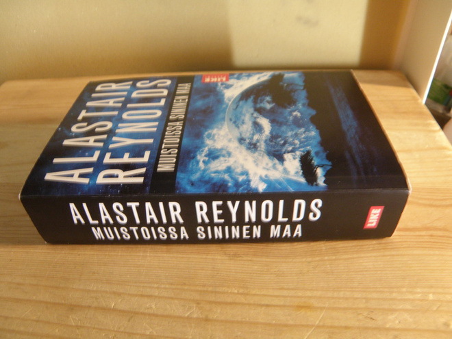 Alastair Reynolds Muistoissa sininen maa (nidottu)