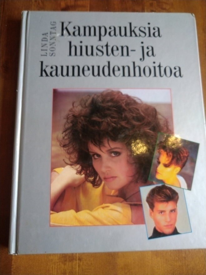 Kampauksia hiusten- ja kauneudenhoitoa kirja.