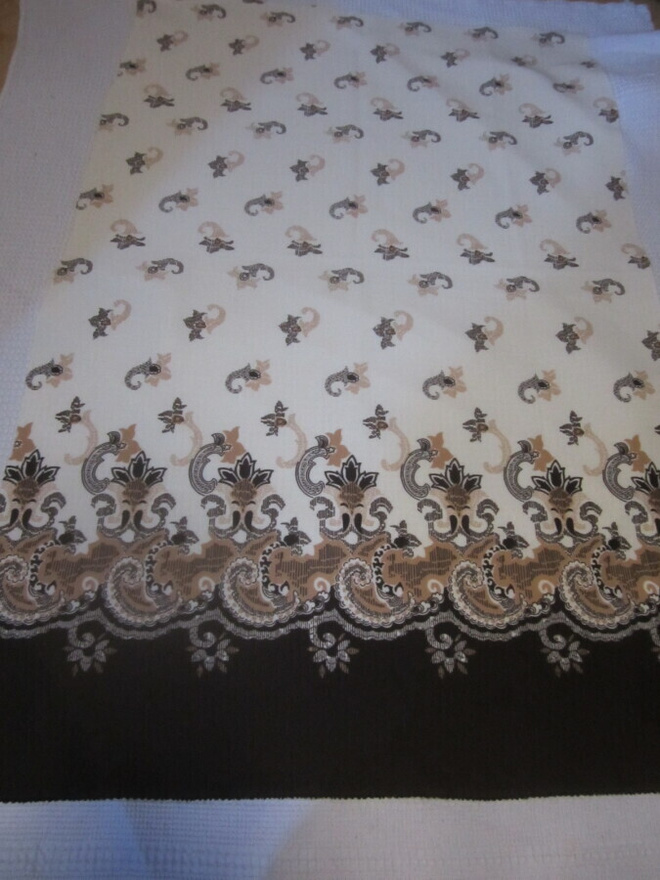 Vanha kangas kermanvärinen pohja 71 x 108 cm