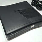 Xbox 360 S konsoli + 2 ohjainta + peli [1] - pikkukuva 5
