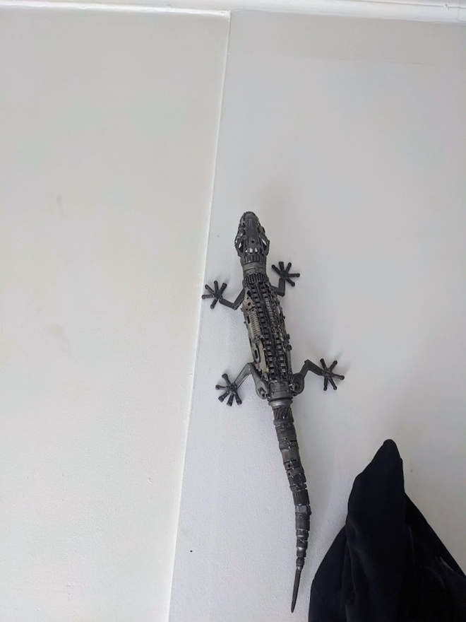 Romu Metalli -TaideTeos,-"Gekko" (S:Satru Saraste)