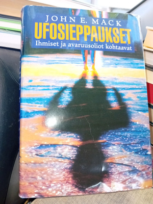 Mack : Ufosieppaukset ( SIS POSTIKULU  )