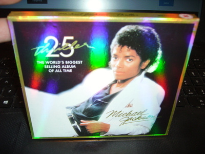 CD + DVD : Michael Jackson : Thriller ( sis. postikulut )