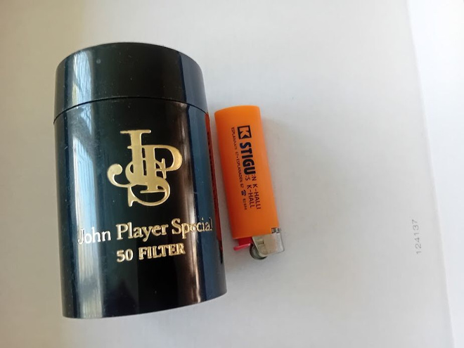 vanha savukerasia John  Player Special