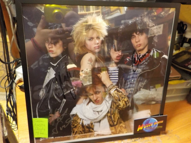 HANOI ROCKS JOHANNA PROMOKUVA NELJÄLLÄ NIMMARILLA