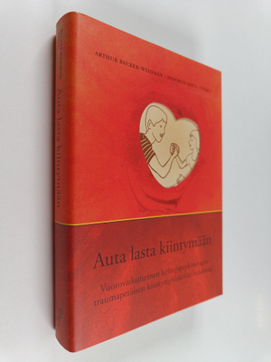 Auta lasta kiintymään : vuorovaikutteinen kehityspsykoter...