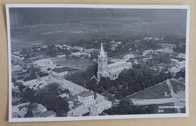 Uusikaupunki N:o 812, kirkko, lähiympäristö, Velj. Karhumäki