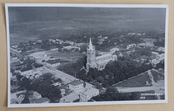 Uusikaupunki N:o 812, kirkko, lähiympäristö, Velj. Karhumäki