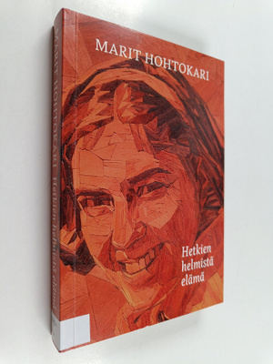 Marit Hohtokari : Hetkien helmistä elämä