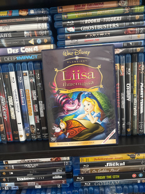 Liisa ihmemaassa disney 13.