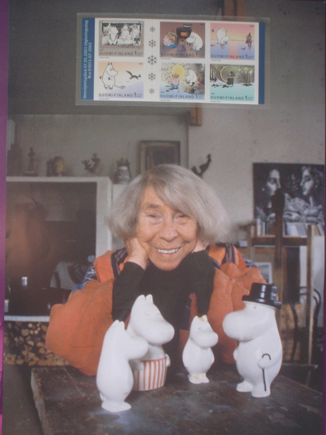 Tove Jansson A4 -kokoisessa postin julkisussa ja postimerkit