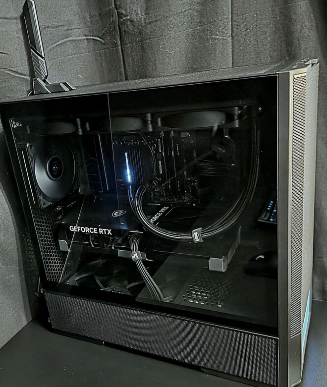 Jimm's Custom tehokas pelikone(RTX 5090, AMD Ryzen 9 9950X3D