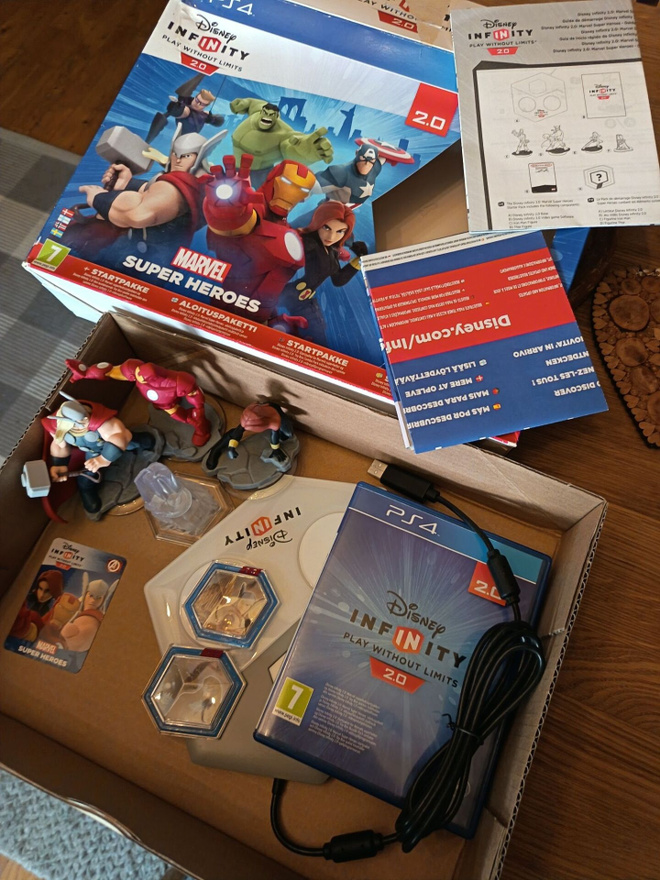 Disney infinity 2.0 marvel super heroes starter pack ps4