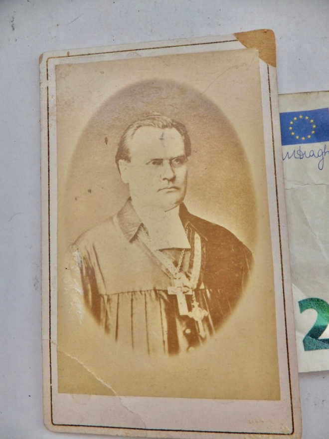 VANHA CDV Visiitti Valokuva Pappi KIVAT Ristit 1870-l