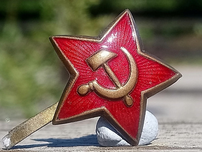 Sotasaalis kokardi. Ehjät piikit. Halkaisija - 22 mm.