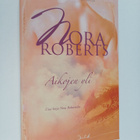 Nora Roberts : Aikojen yli - pikkukuva 1
