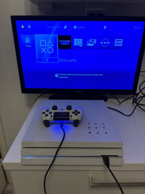 Playstation 4 pro valkoinen + ohjain