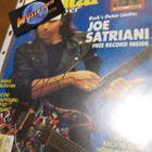 JOE SATRIANI NIMIKIRJOITUS LEHDEN KANSIKUVASSA - pikkukuva 1