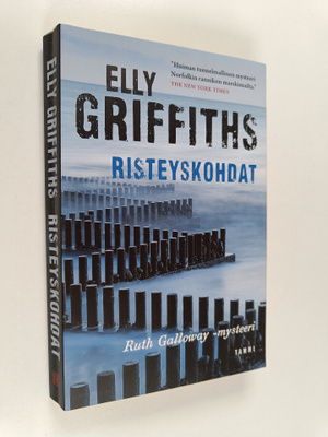 Elly Griffiths : Risteyskohdat