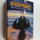 John E. Mack : Ufosieppaukset : ihmiset ja avaruusolennot... - pikkukuva 1