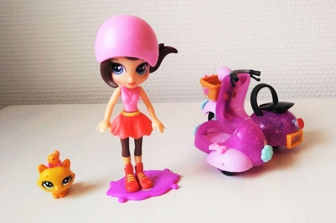 LITTLEST PETSHOP BLYTHE & SCOOTER A8230