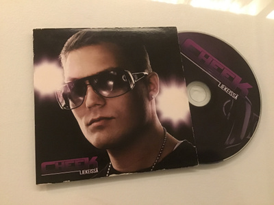 Cheek . Liekeissä CDS single