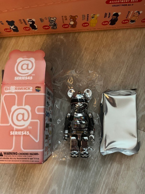 Bearbrick figuuri. Space Sheriff Gavan