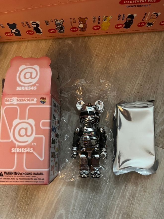 Bearbrick figuuri.  Space Sheriff Gavan