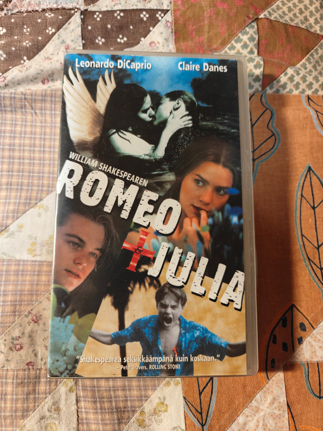 Romeo + Julia (VHS)