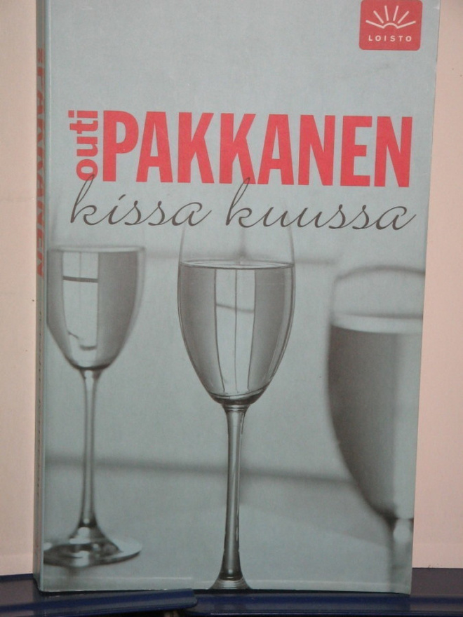 Outi Pakkanen : Kissa kuussa
