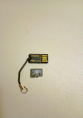 Kingston MicroSD-muistikortinlukija + Kortti