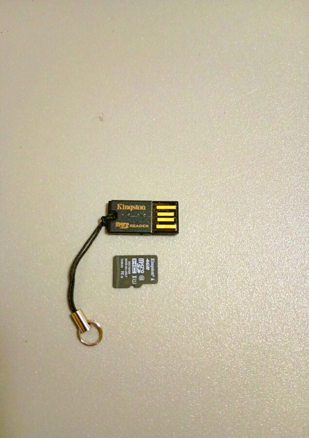 Kingston MicroSD-muistikortinlukija + Kortti