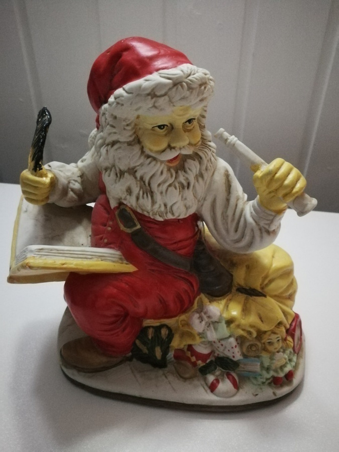 Kirjoittava Joulupukki Patsas