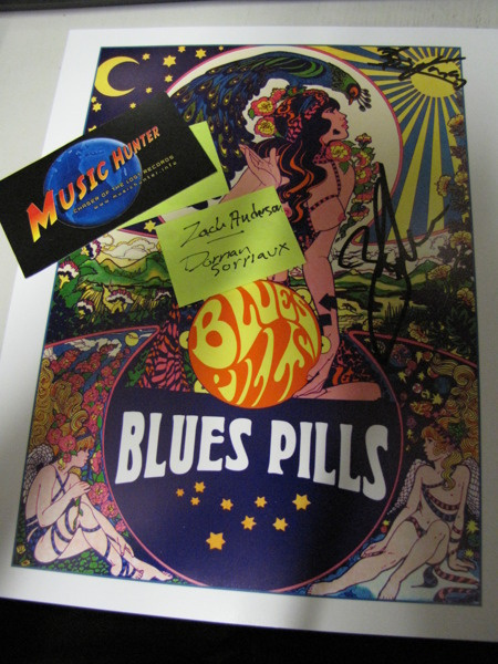 BLUES PILLS PROMOVALOKUVA KAHDELLA NIMMARILLA