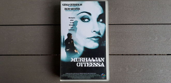 VHS: Murhaajan Otteessa (Gina Gershon, Ron Silver 1998)