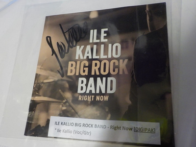 ILE KALLIO NIMIKIRJOITUS CD KANSILEHDESSÄ